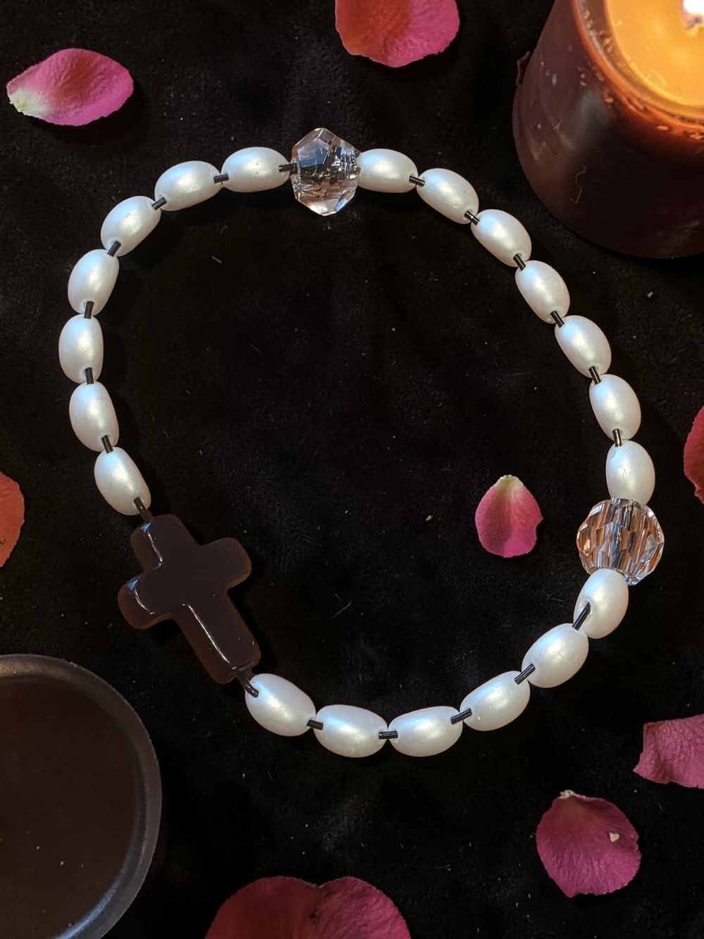 Styleandstone Pearl Rice Bead Black Cross Stretch Bracelet